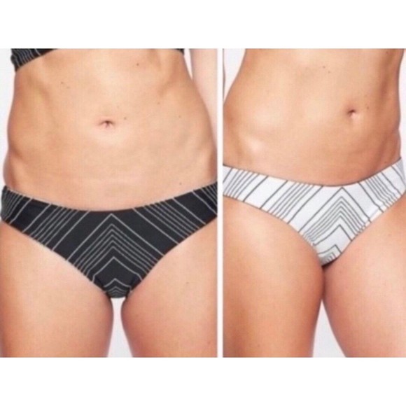 Athleta Chevron Reversible Bikini Bottom Black/White Women's Size Large - Picture 6 of 6
